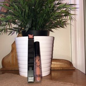 👄 KYLIE Cosmetics Single Velvet Liquid Lipstick